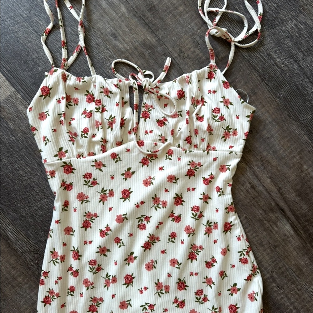 Floral White Dress with Red Flowers - Picture 4 of 10